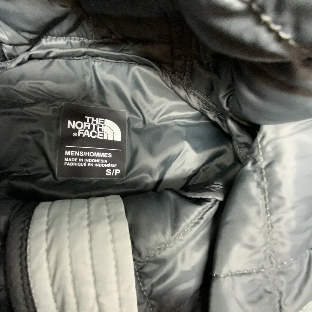 The North Face ThermoBall Hybrid Hooded Vest Mens Small Gray Quilted Full Zip